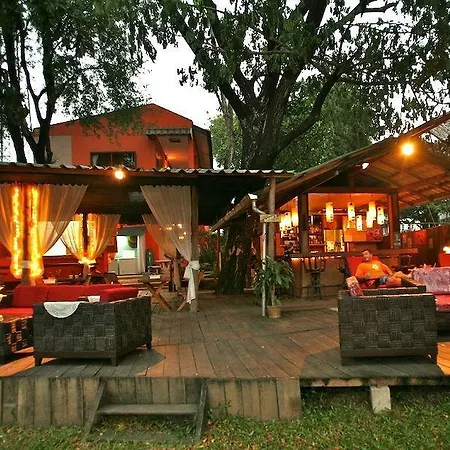 Hollanda Montri Guesthouse
